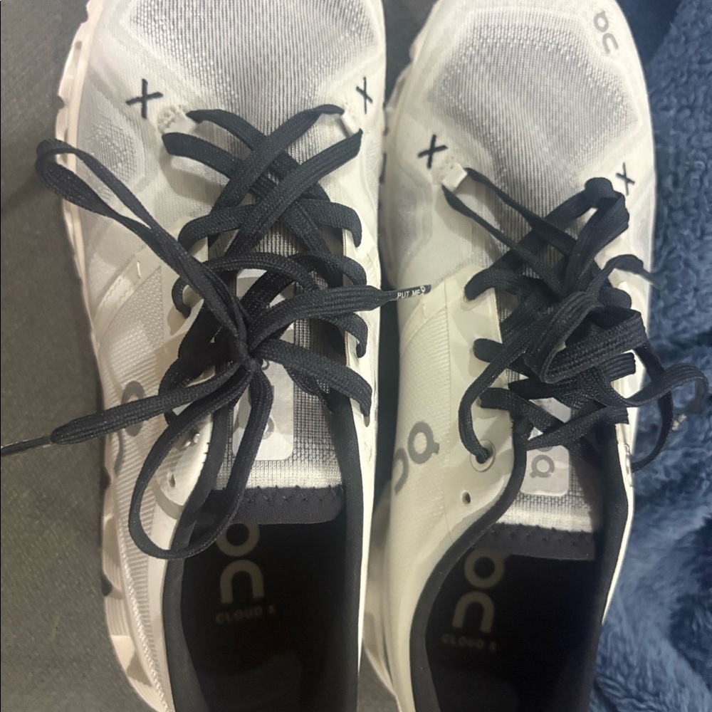 On running shoes cloud x3 size 9.5